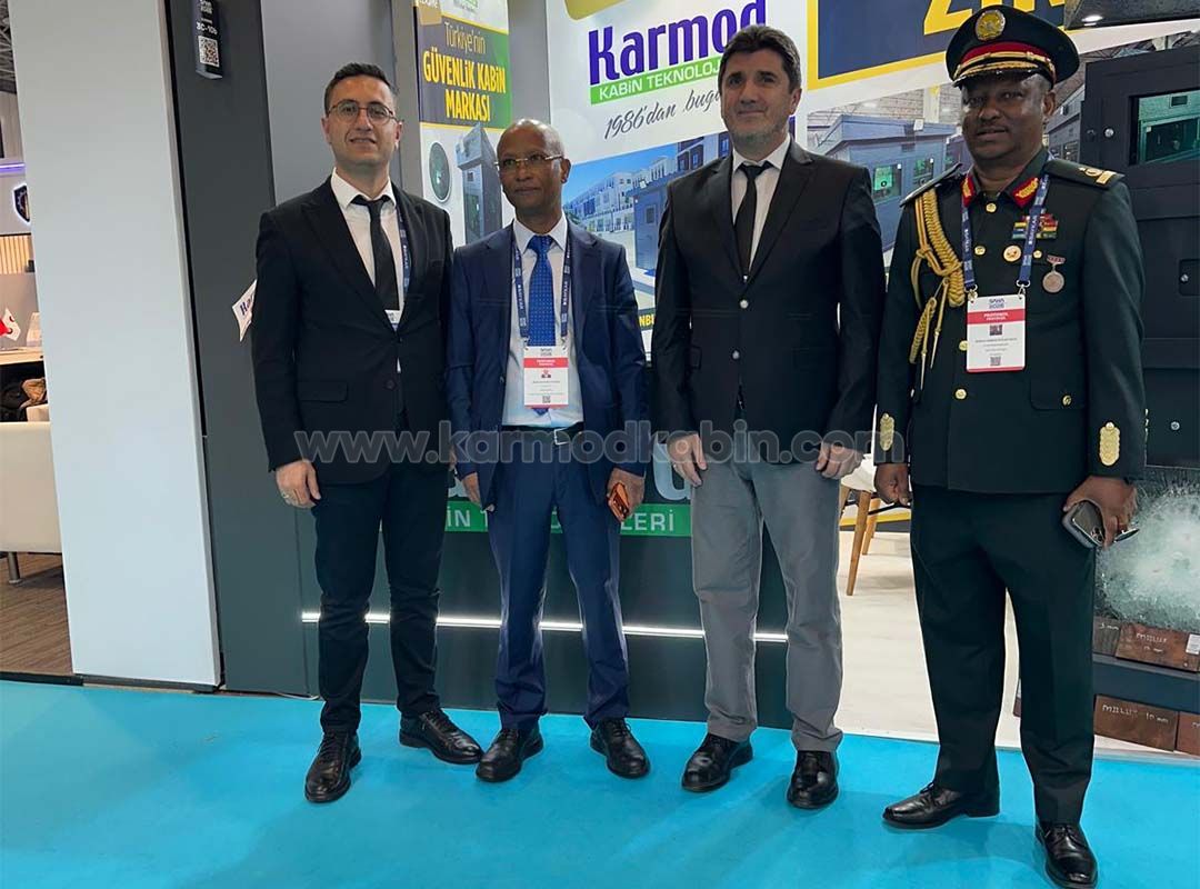 Representatives of the Embassy of Ethiopia and the Ethiopian military delegation visiting the Karmod Kabin stand at SAHA EXPO 2026