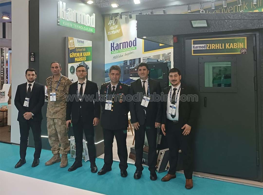 Officials from the R&D Department of the Gendarmerie General Command visiting the Karmod Kabin stand at SAHA EXPO 2026