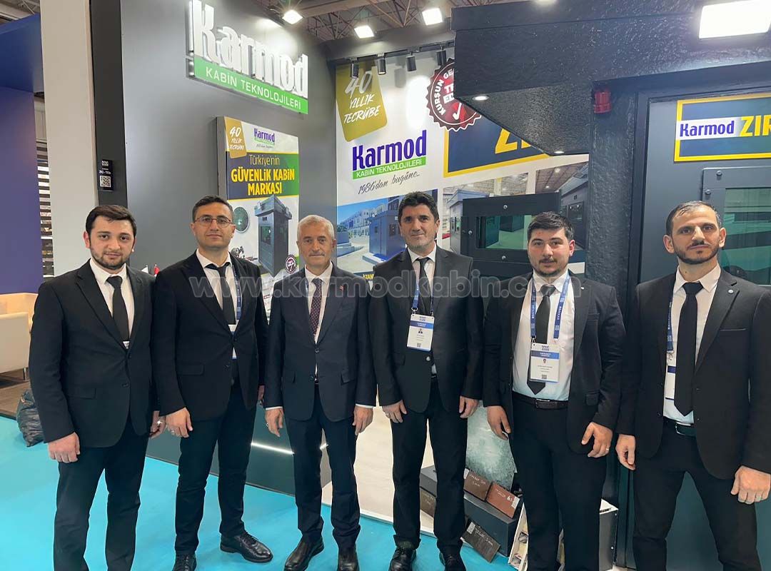 Mehmet Tahmazoğlu, Mayor of Şahinbey Municipality, visiting the Karmod Kabin stand at SAHA EXPO 2026