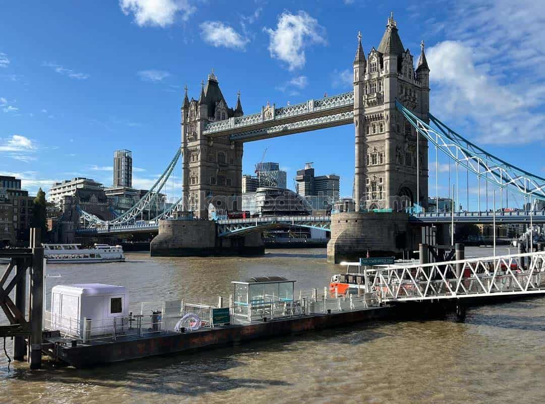 Portable Office Cabin at Tower Bridge Renewal in London