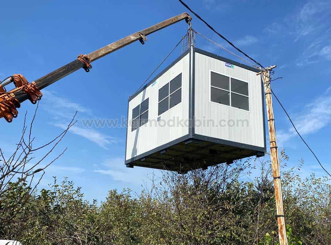 Transporting Cabins with a Forklift