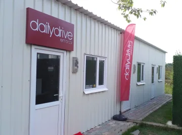 Dailydrive Rent A Car Ofis Girişine Oyma Tabela 
