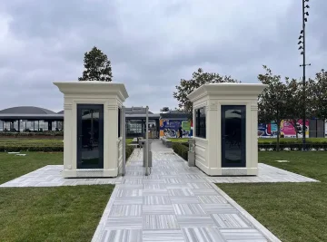 Bahçeşehir Üniversitesi Çıkış Kapısı Prekast Kabinler