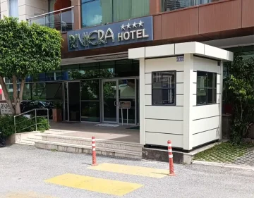 Riviera Hotel Önü Vale Kabini